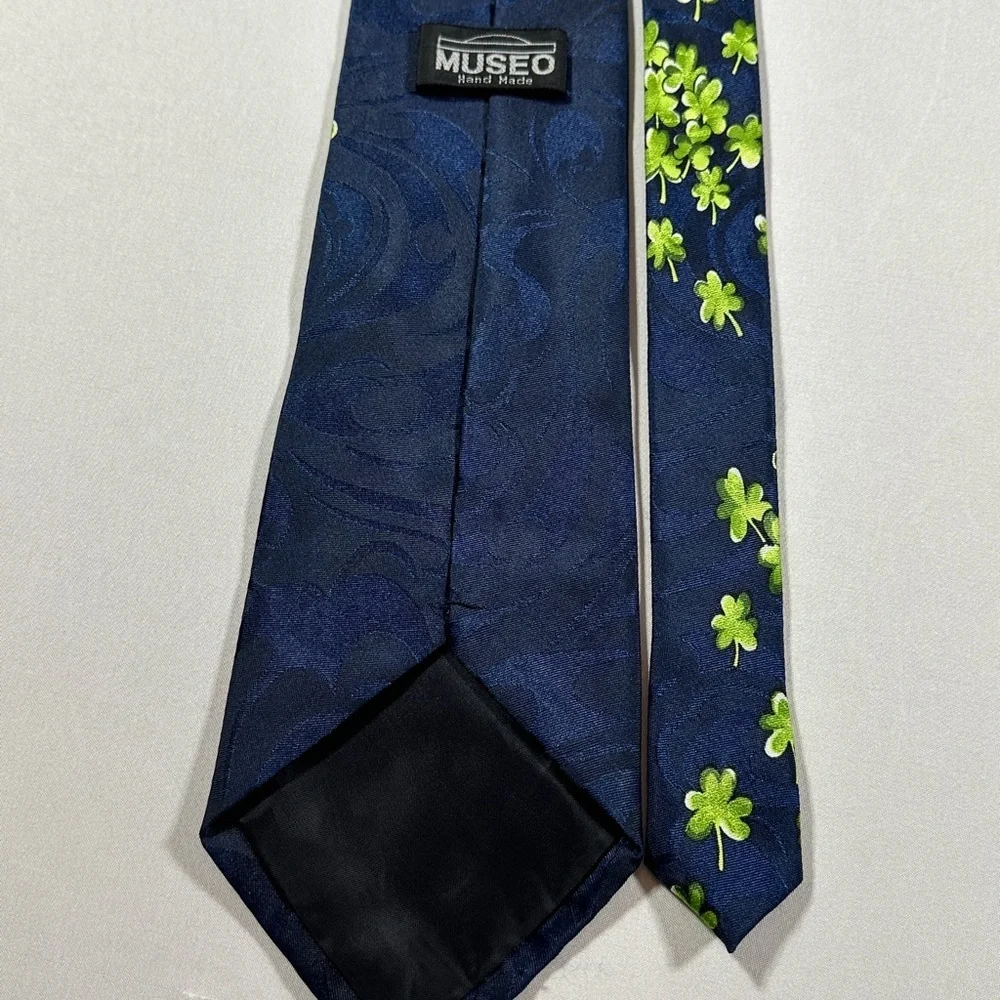 Men’s Museo Silk Necktie Shamrock Pattern​​ - Picture 4 of 4